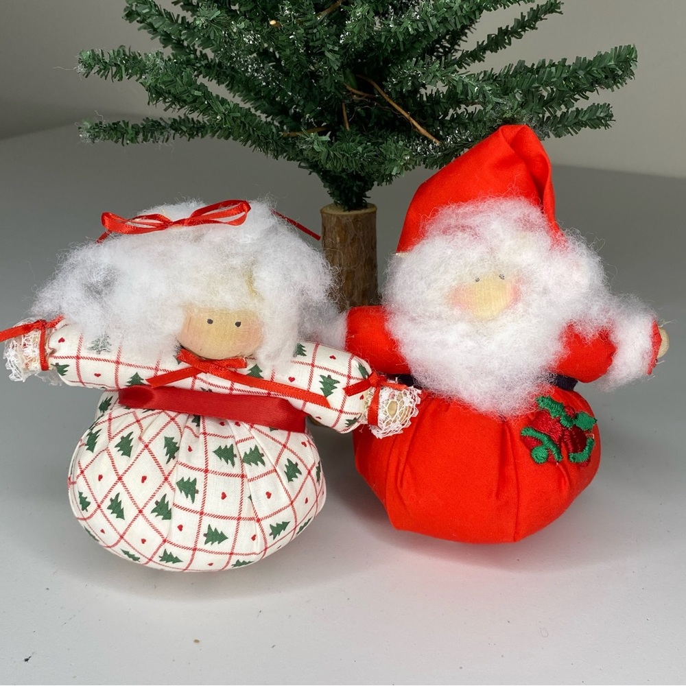 Vintage Santa & Mrs. Claus Stuffed Fabric Dolls Christmas Decor Shelf Sitters